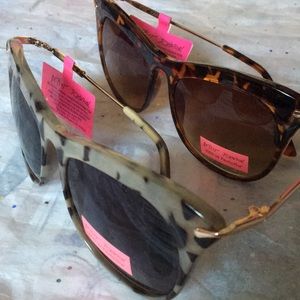 BETSEY JOHNSON TORTOISE SUNGLASSES
